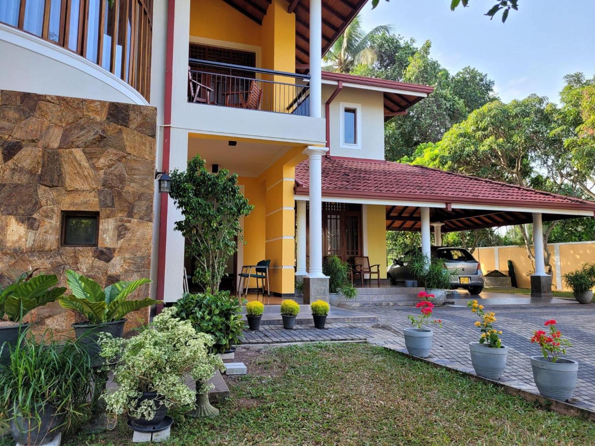 Bigcity Villa - Airport Transit Hotel Katunayake Exterior photo