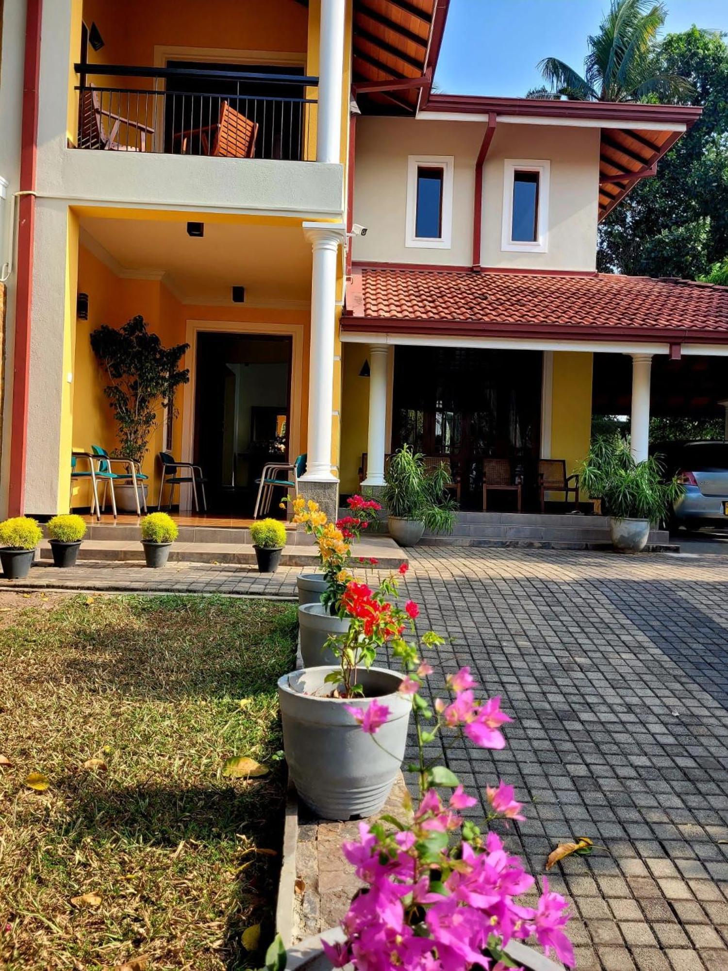 Bigcity Villa - Airport Transit Hotel Katunayake Exterior photo