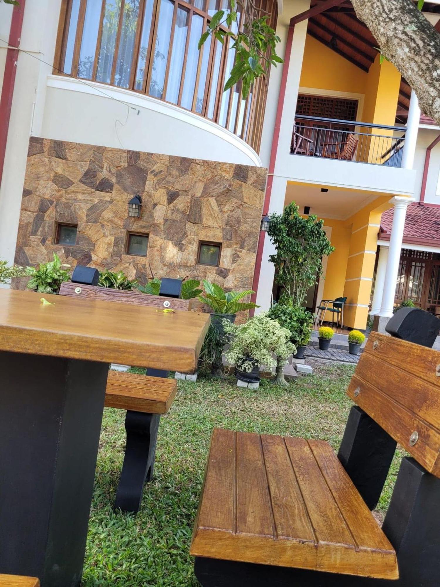 Bigcity Villa - Airport Transit Hotel Katunayake Exterior photo
