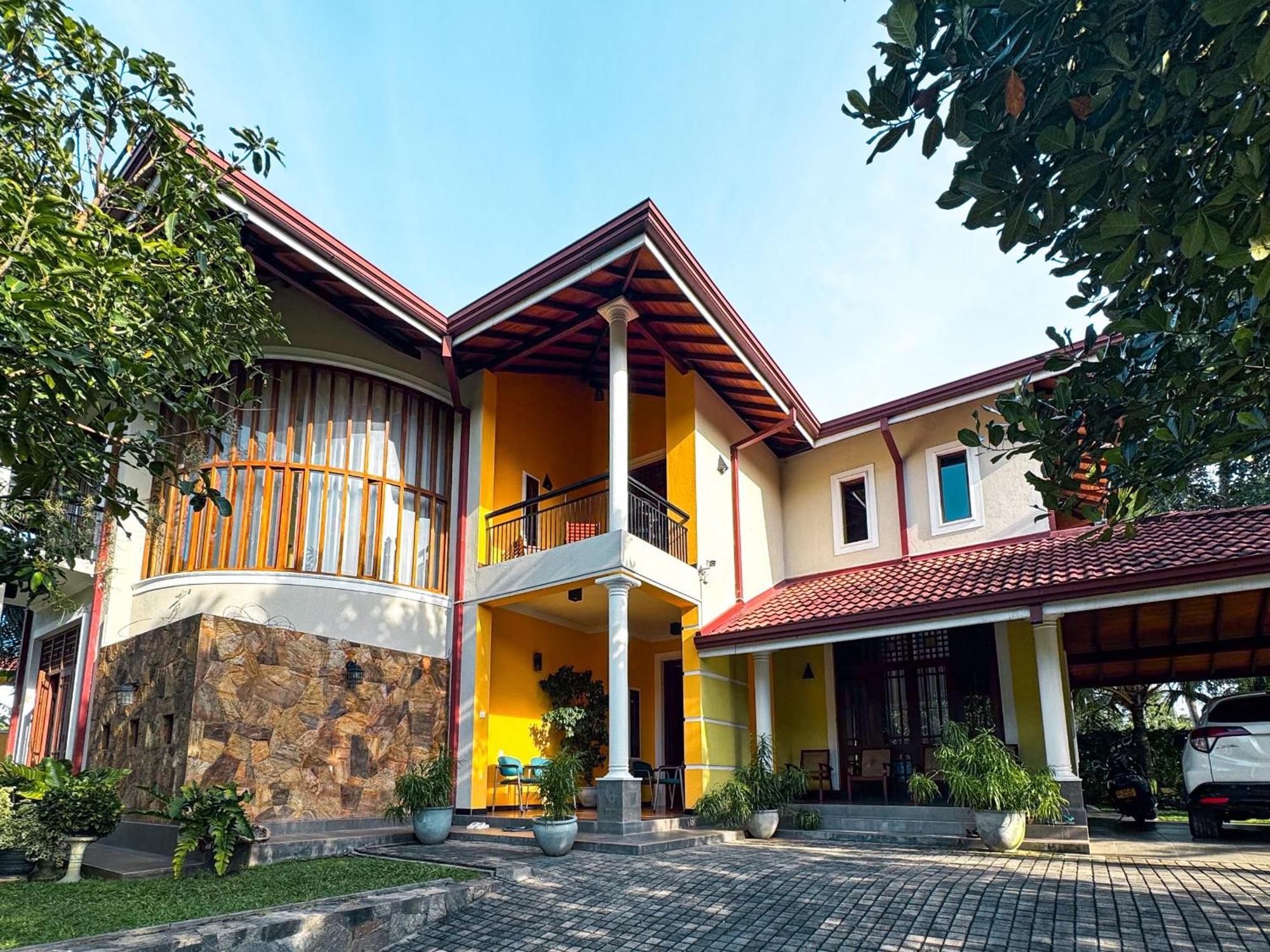 Bigcity Villa - Airport Transit Hotel Katunayake Exterior photo