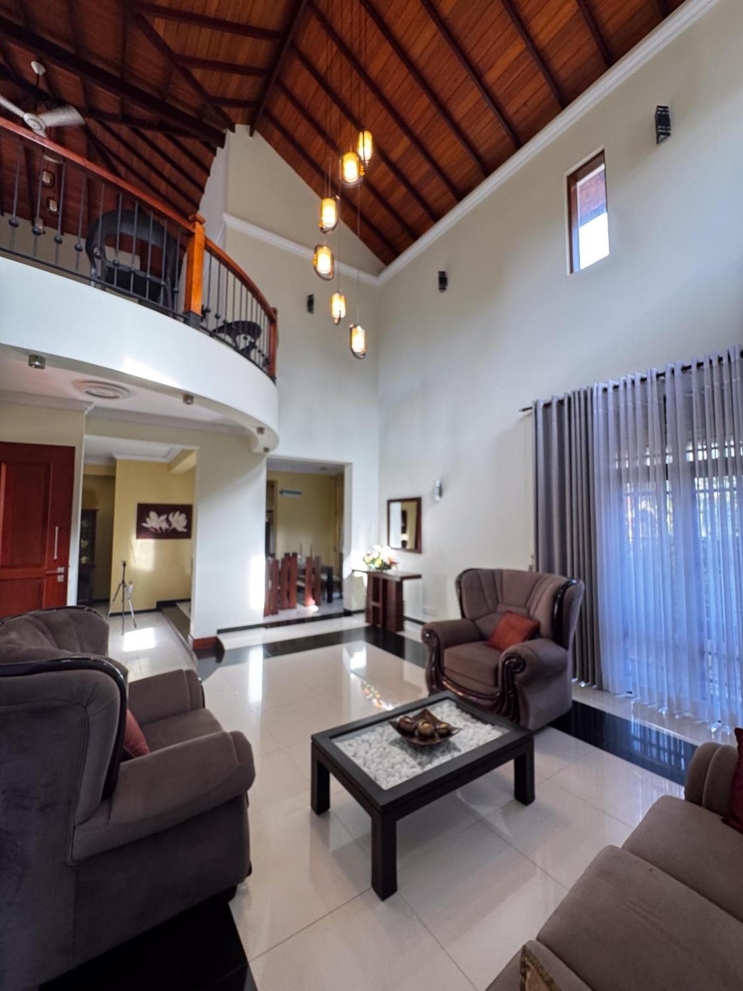 Bigcity Villa - Airport Transit Hotel Katunayake Exterior photo